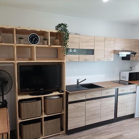 Chambre Amenage En Studio Cers Kültér fotó